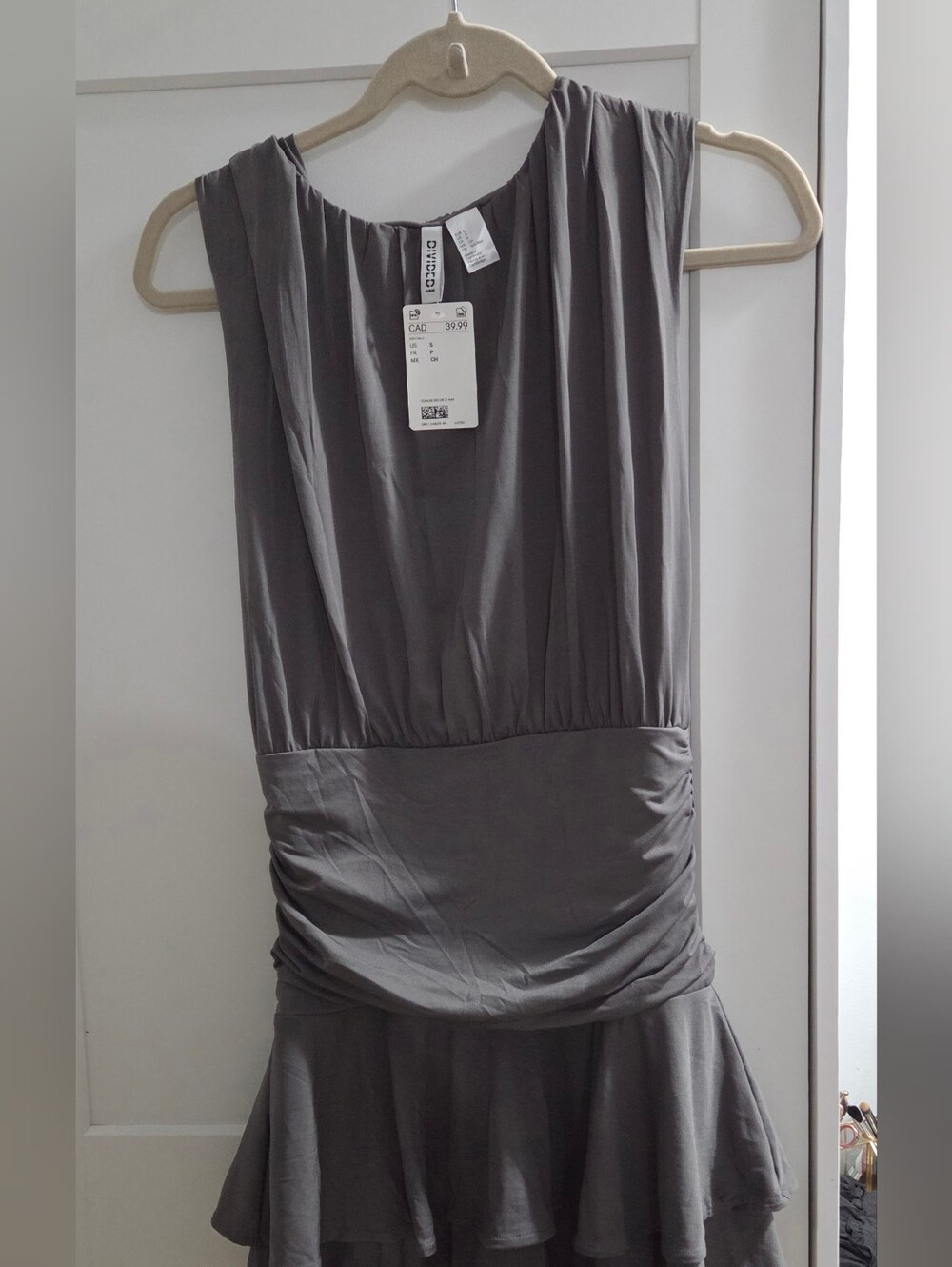 H&M Divided Grey Ruched Ruffle Dress – NWT – Size S